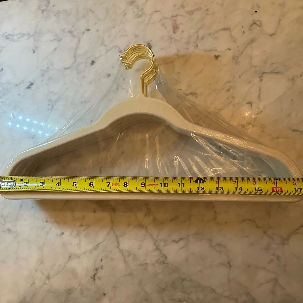 COPY - 15 pcs of mizgi premium velvet hangers